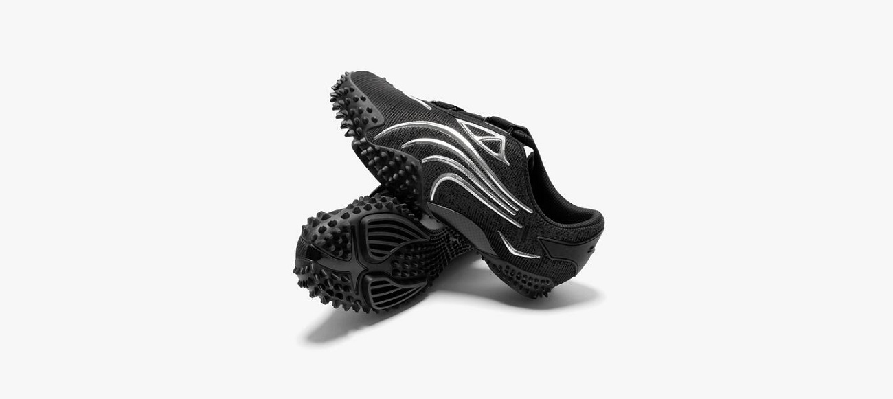 PUMA’s Mostro sneaker, a true icon of avant-garde footwear, is reimagined in a bold new metallic edition. Further amplifying the Mostro’s futuristic DNA, the latest iteration dazzles with a shimmering metallic finish.